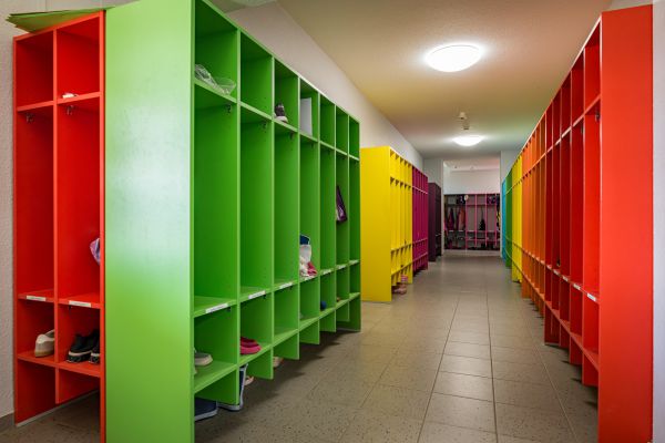 Die Ablagefächer unserer Schule für zum Beispiel die Sporttasche